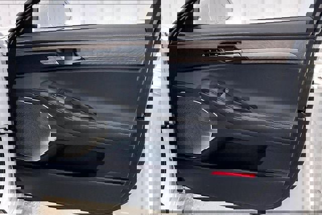 Used 2021 Genesis G90 3.3T Premium image 22