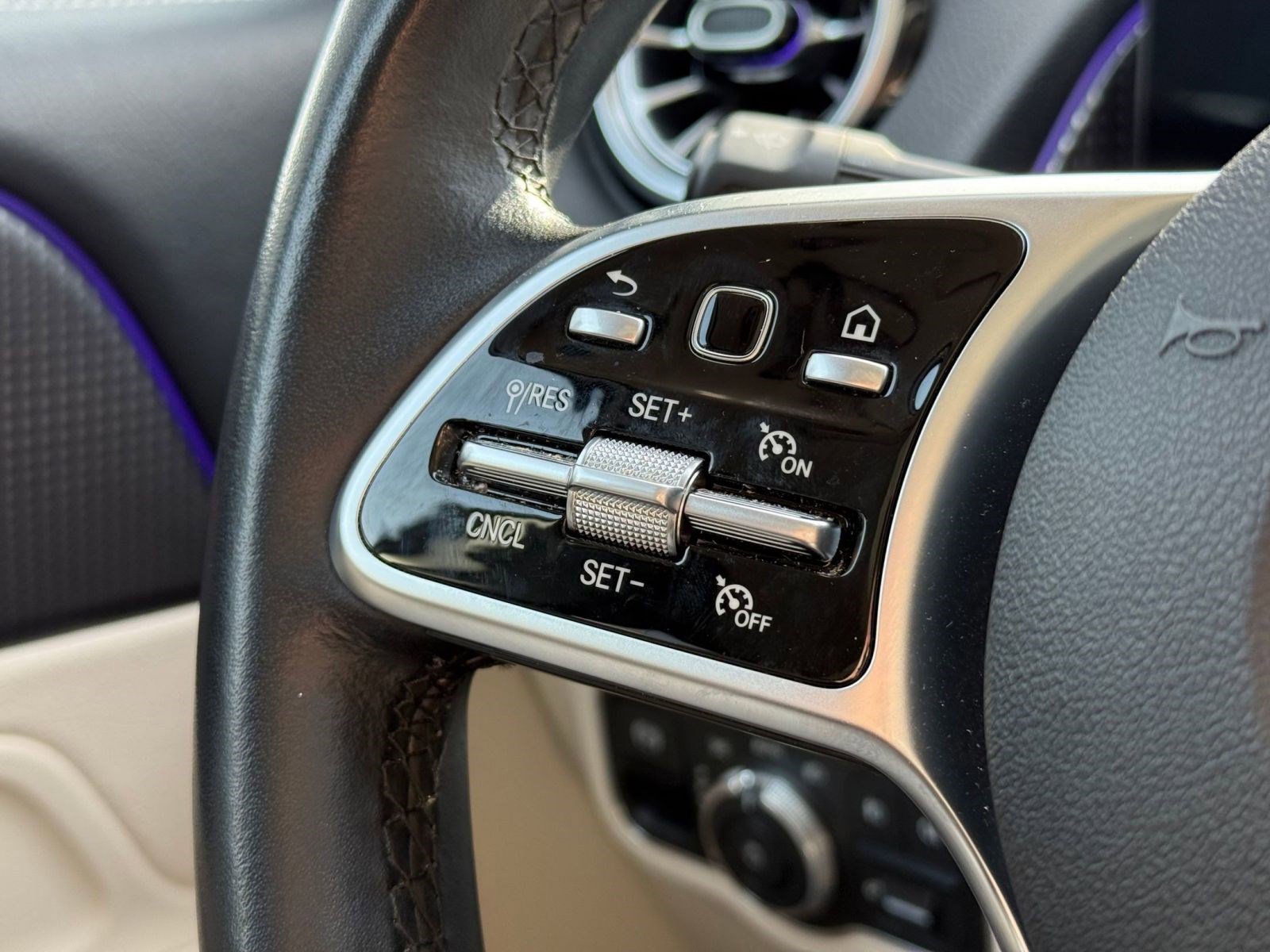 Used 2022 Mercedes-Benz GLB 250 w/ Premium Package Lite image 15