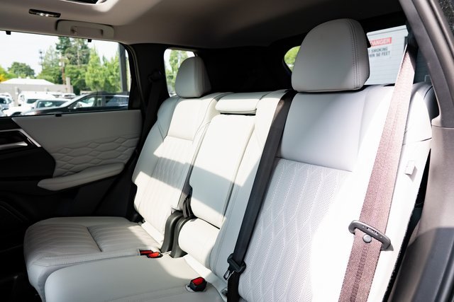 New 2025 Mitsubishi Outlander AWD image 26
