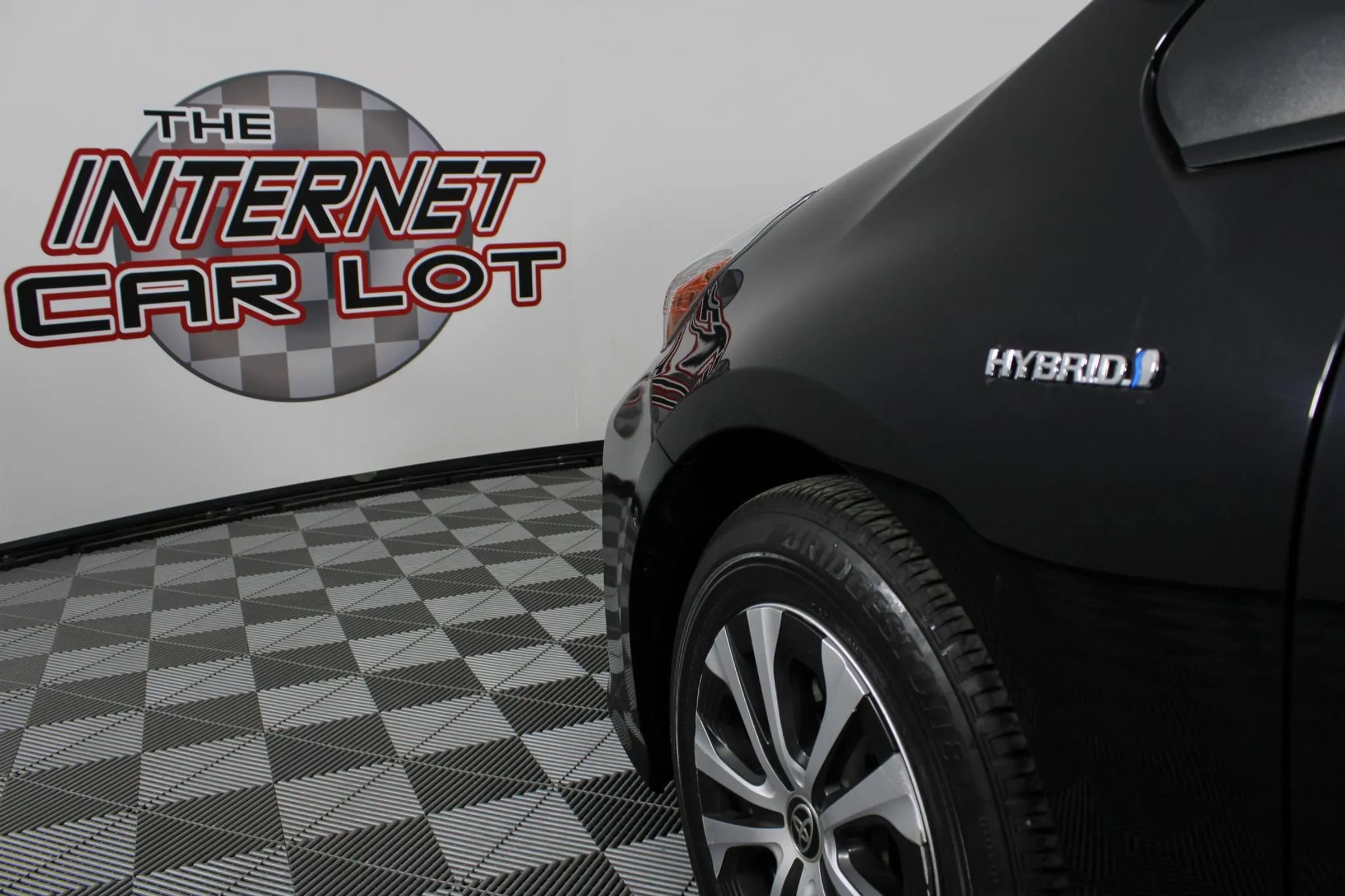 Used 2022 Toyota Prius XLE w/ Advanced Technology Package AWD/4WD image 23