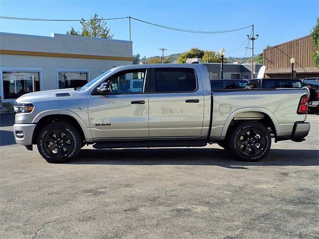 New 2026 RAM 1500 4x4 Crew Cab image 4