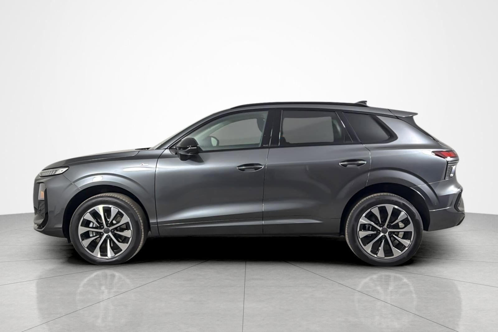 New 2026 Audi Q3 quattro 2.0T AWD/4WD image 3