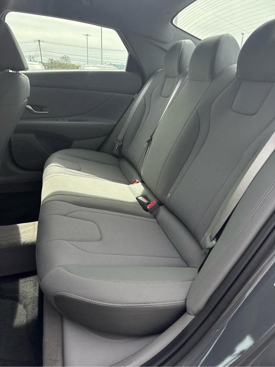 New 2026 Hyundai Elantra SE FWD image 40