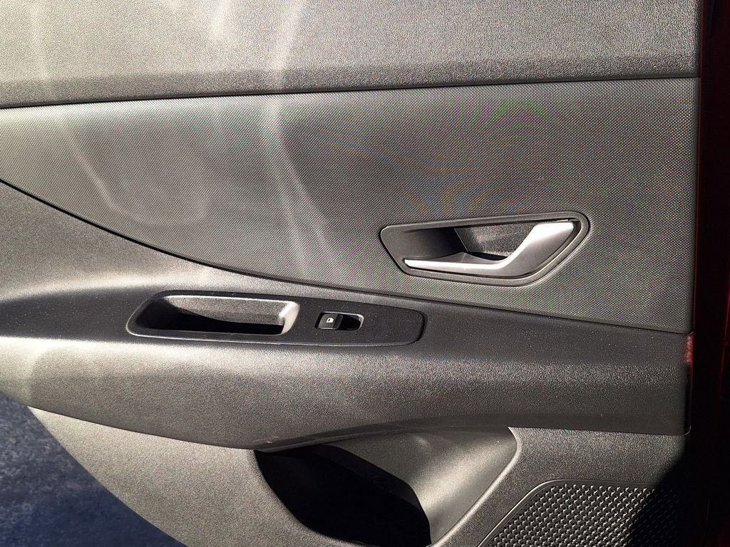 Used 2024 Hyundai Elantra Blue image 13