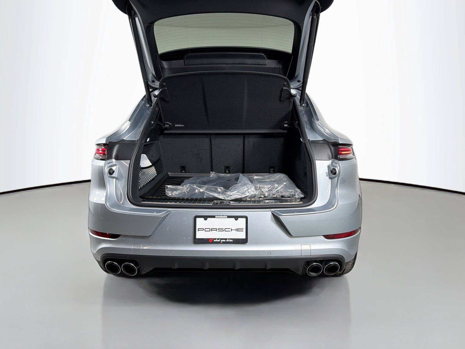 Certified 2025 Porsche Cayenne Coupe AWD/4WD image 36