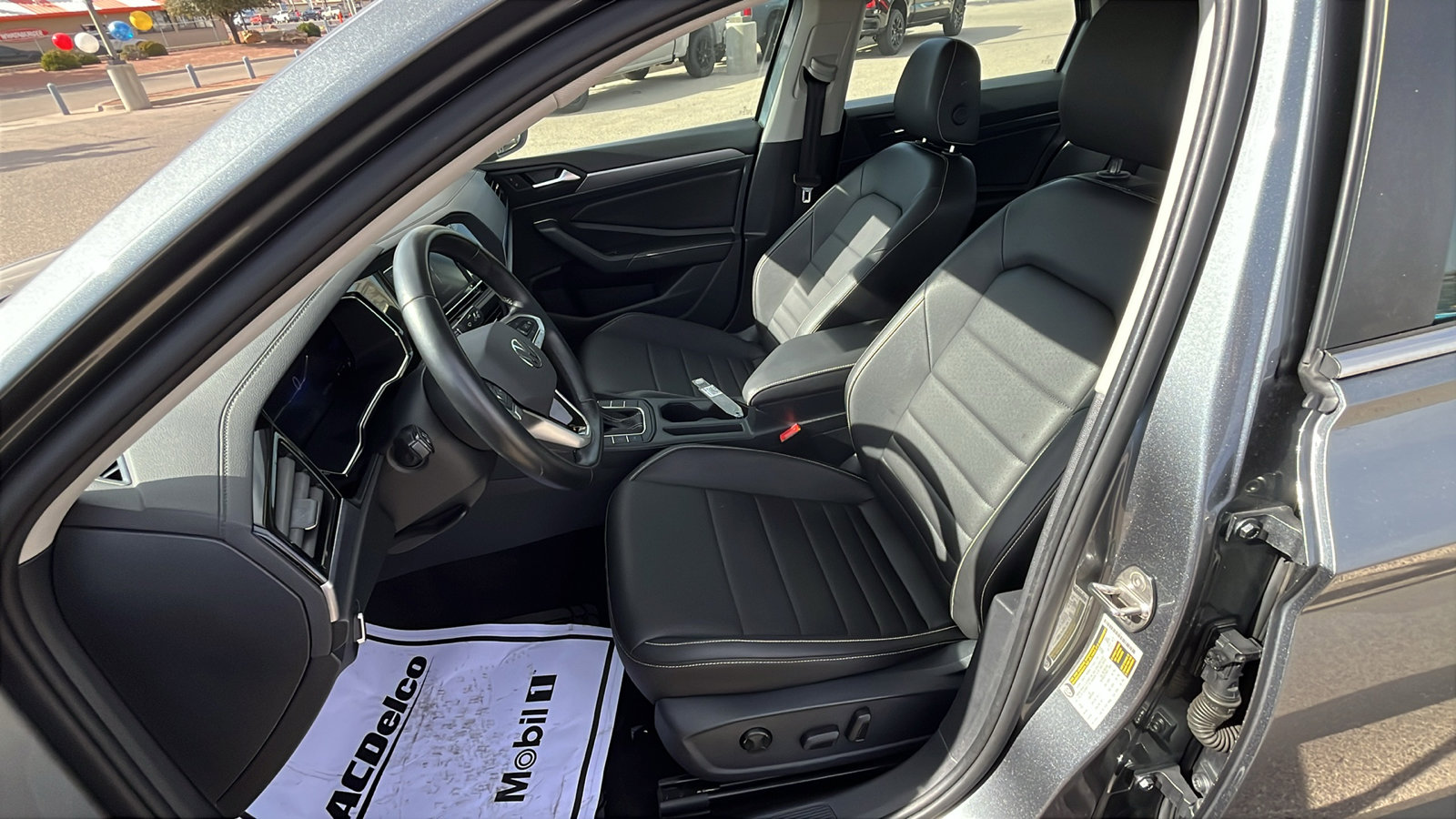 Used 2024 Volkswagen Jetta SE image 10