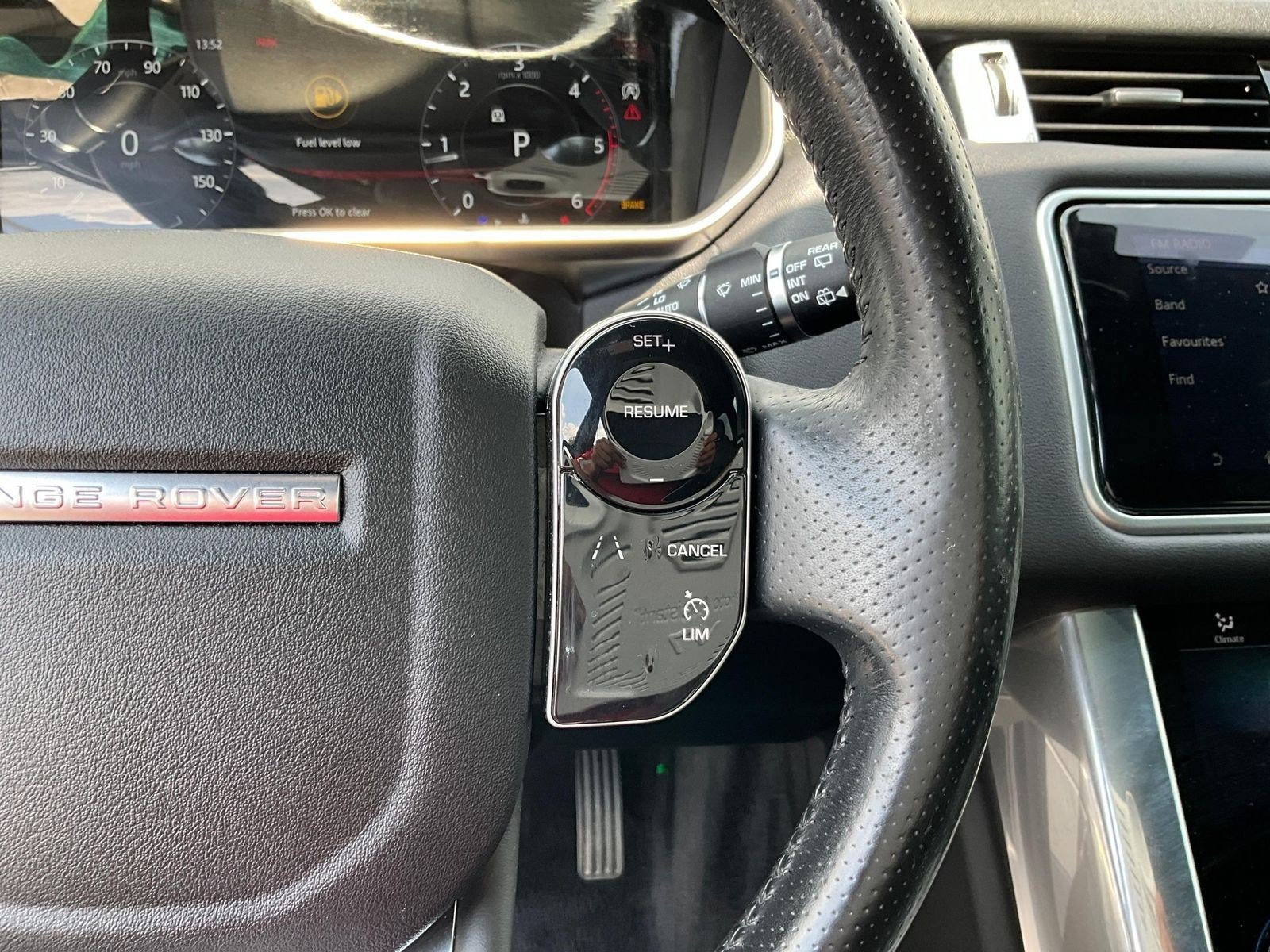 Used 2018 Land Rover Range Rover Sport SE AWD/4WD image 11