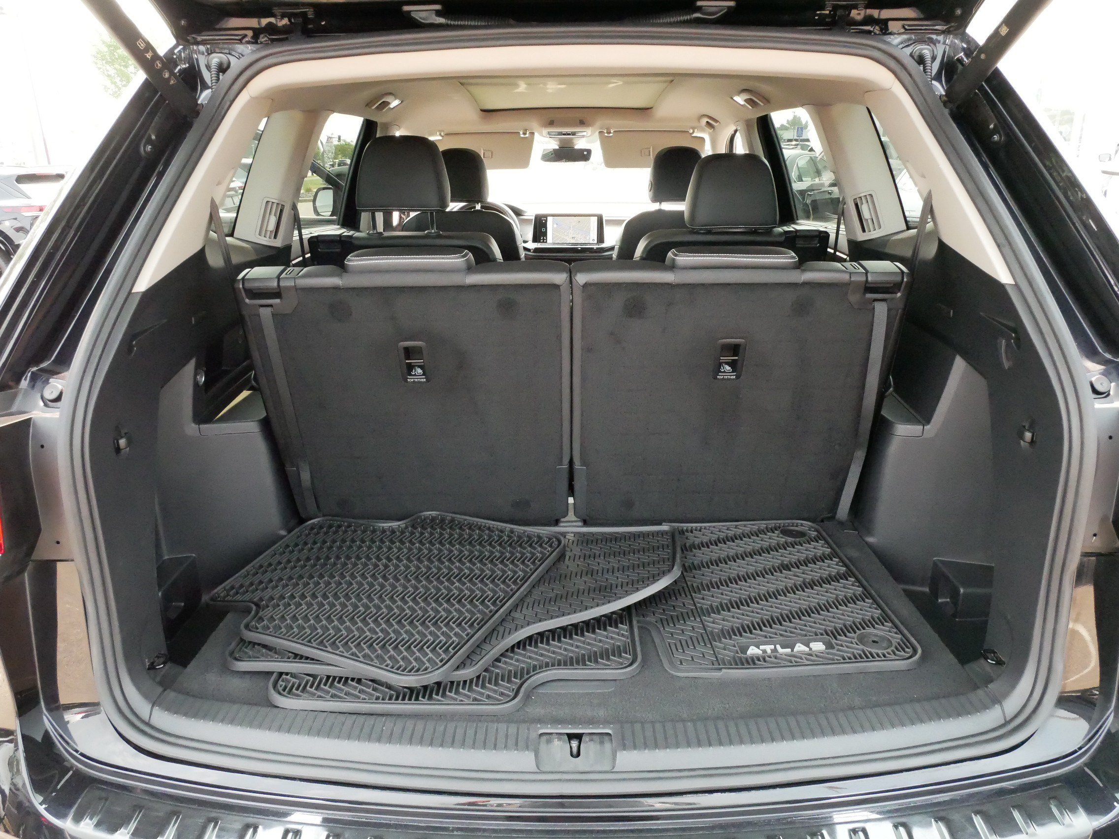 Used 2024 Volkswagen Atlas SEL AWD/4WD image 18