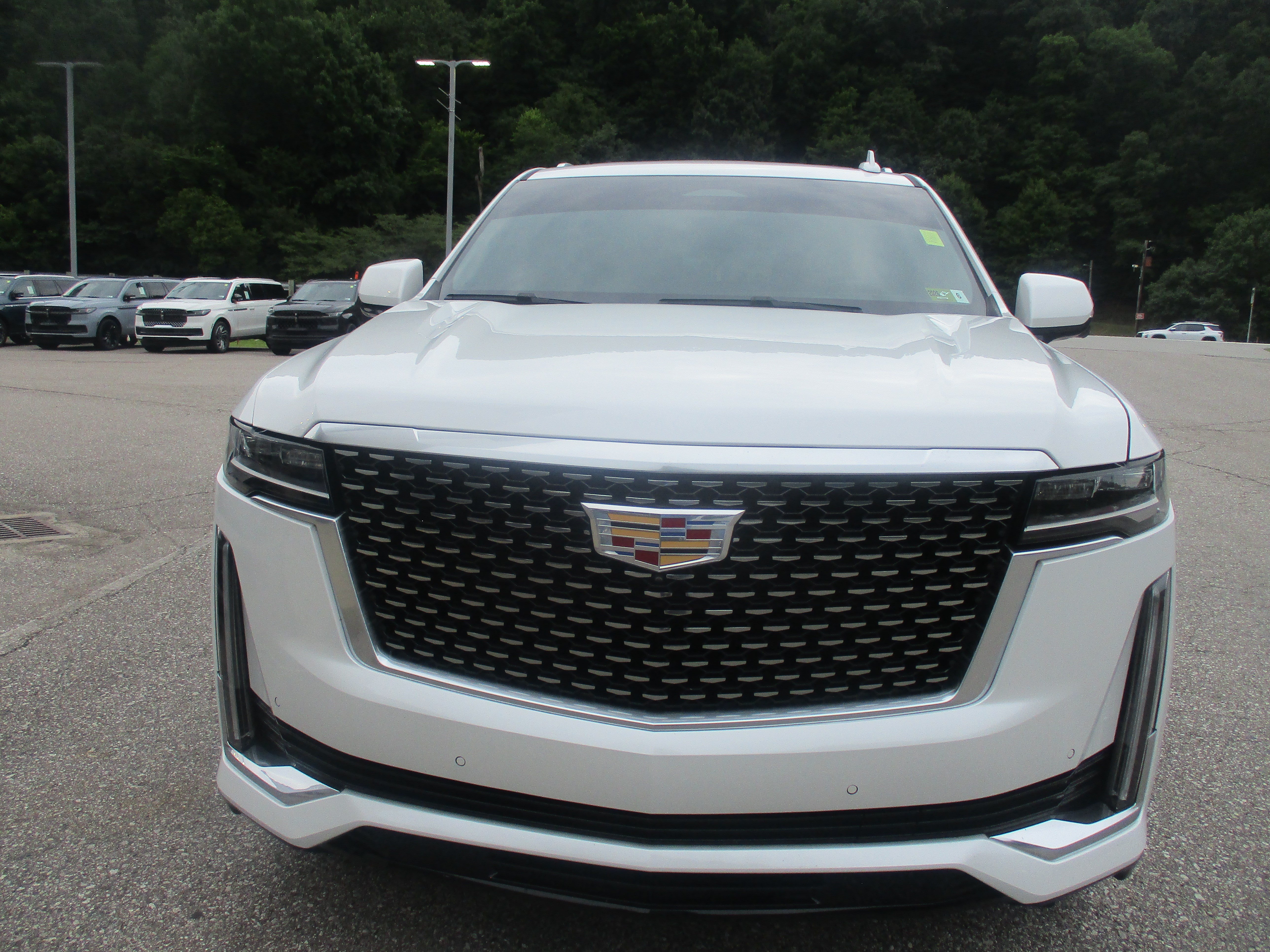 Used 2023 Cadillac Escalade ESV Premium Luxury w/ LPO, Illumination Package AWD/4WD image 8