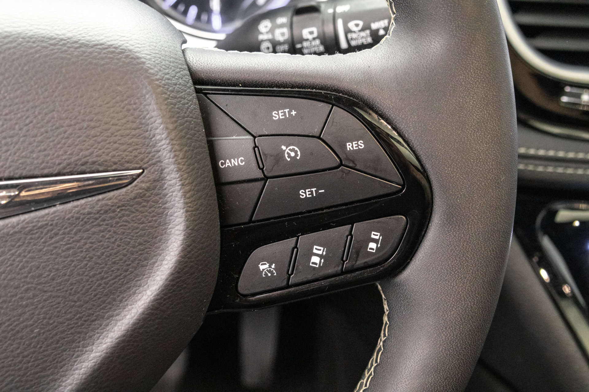 Used 2025 Chrysler Pacifica Limited FWD image 22