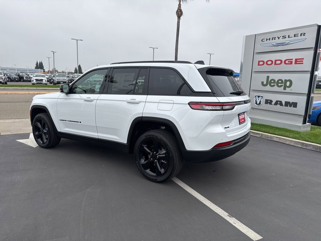 New 2025 Jeep Grand Cherokee Altitude AWD/4WD image 10