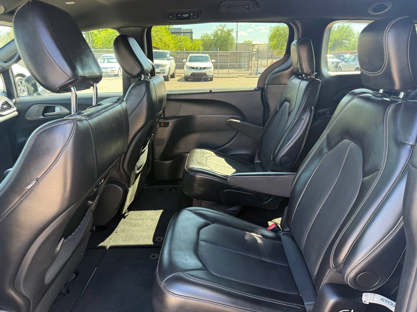 Used 2025 Chrysler Pacifica Select FWD image 11