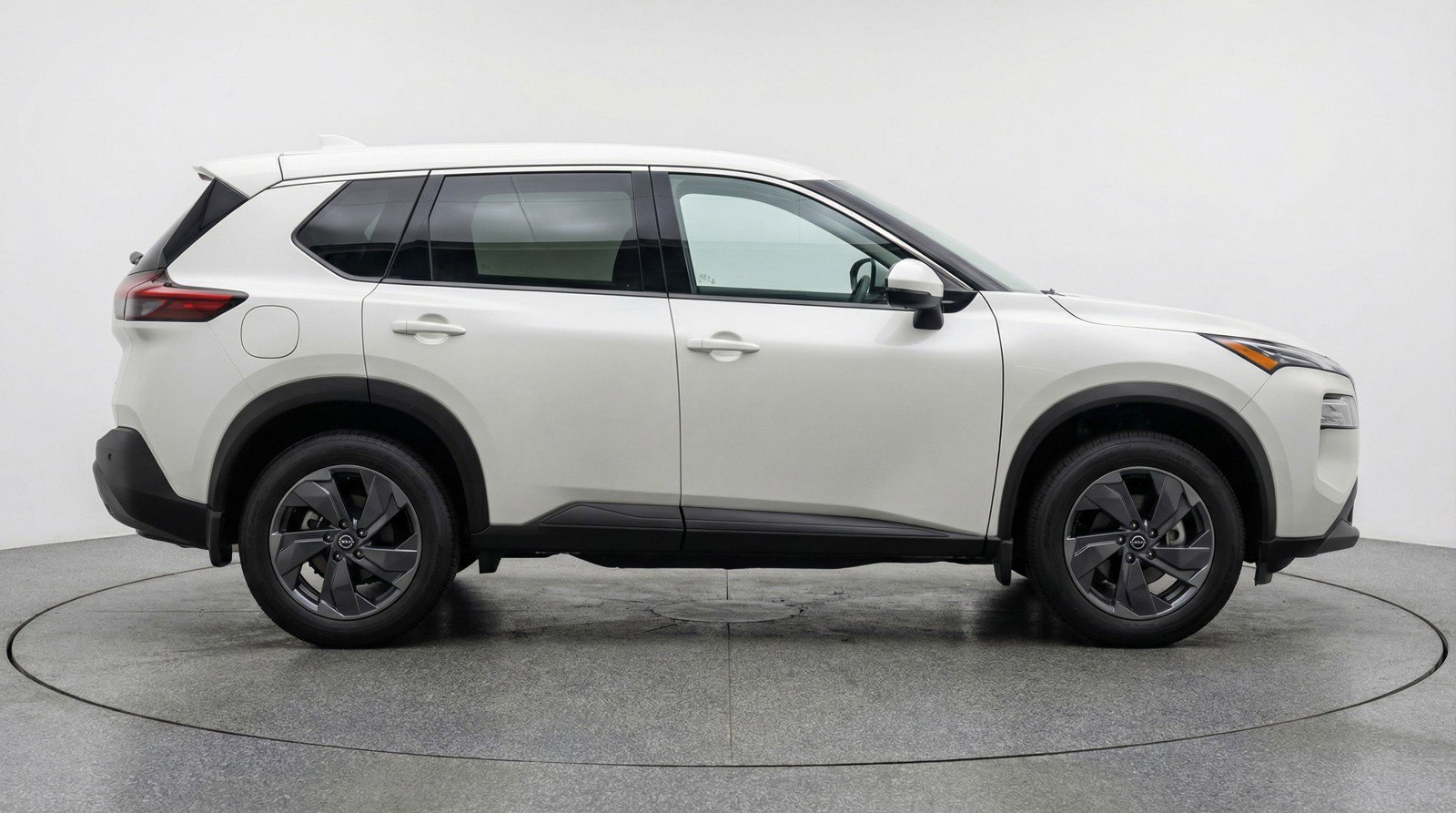 Used 2025 Nissan Rogue SV image 11