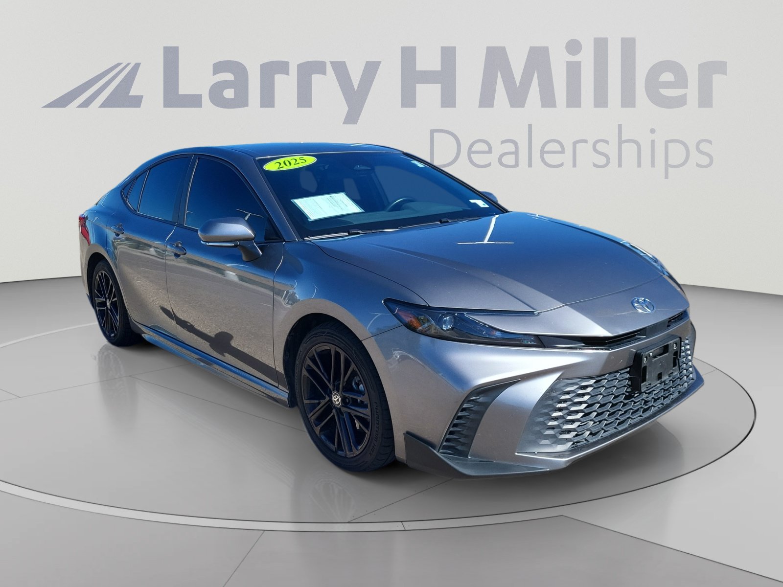 Used 2025 Toyota Camry SE FWD image 7