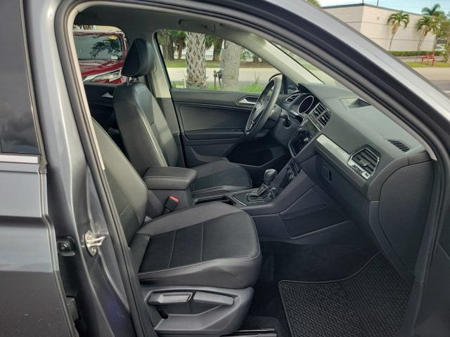 Used 2021 Volkswagen Tiguan SE w/ Panoramic Sunroof Package FWD image 10