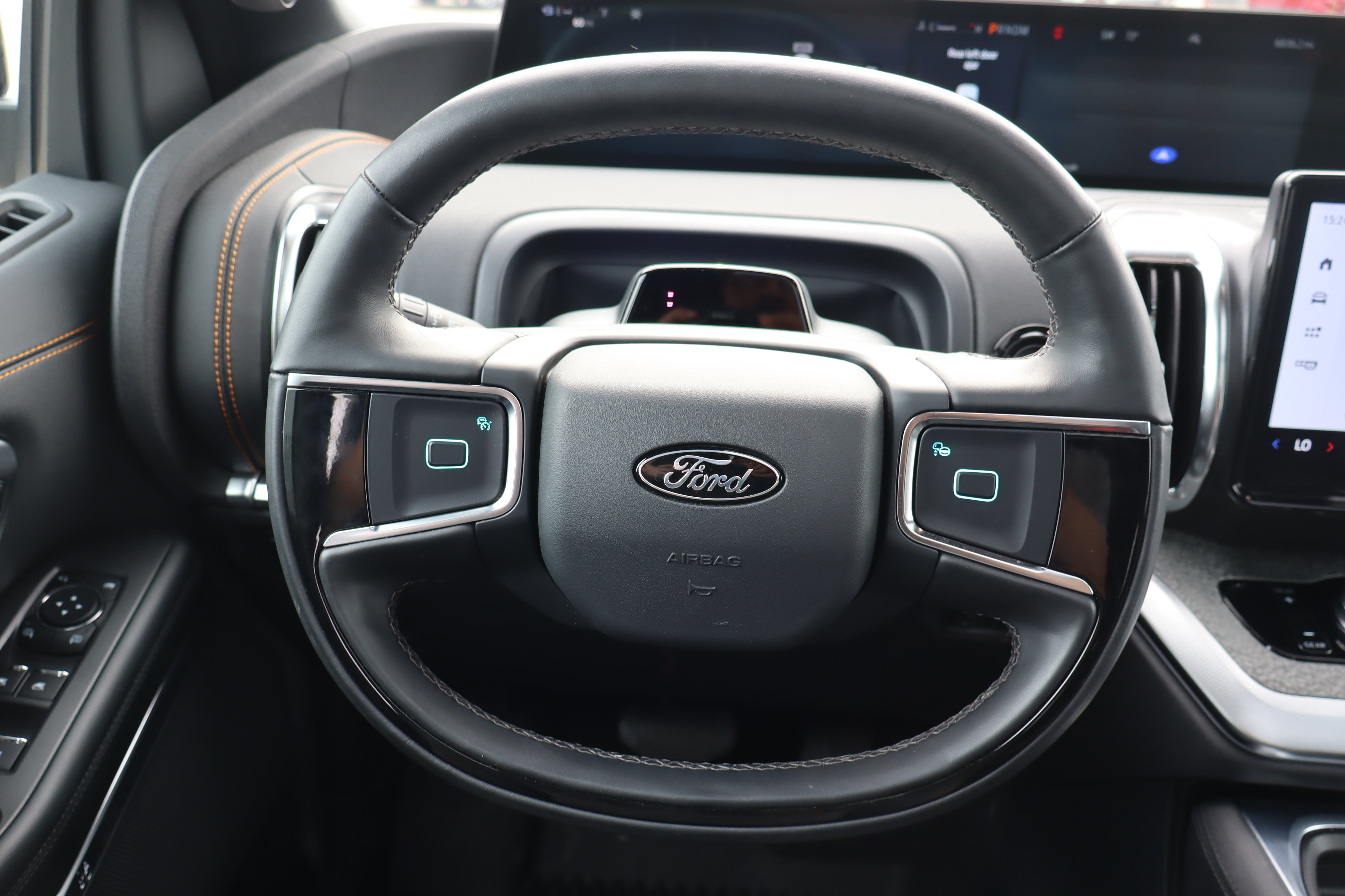 Used 2025 Ford Expedition Tremor AWD/4WD image 17