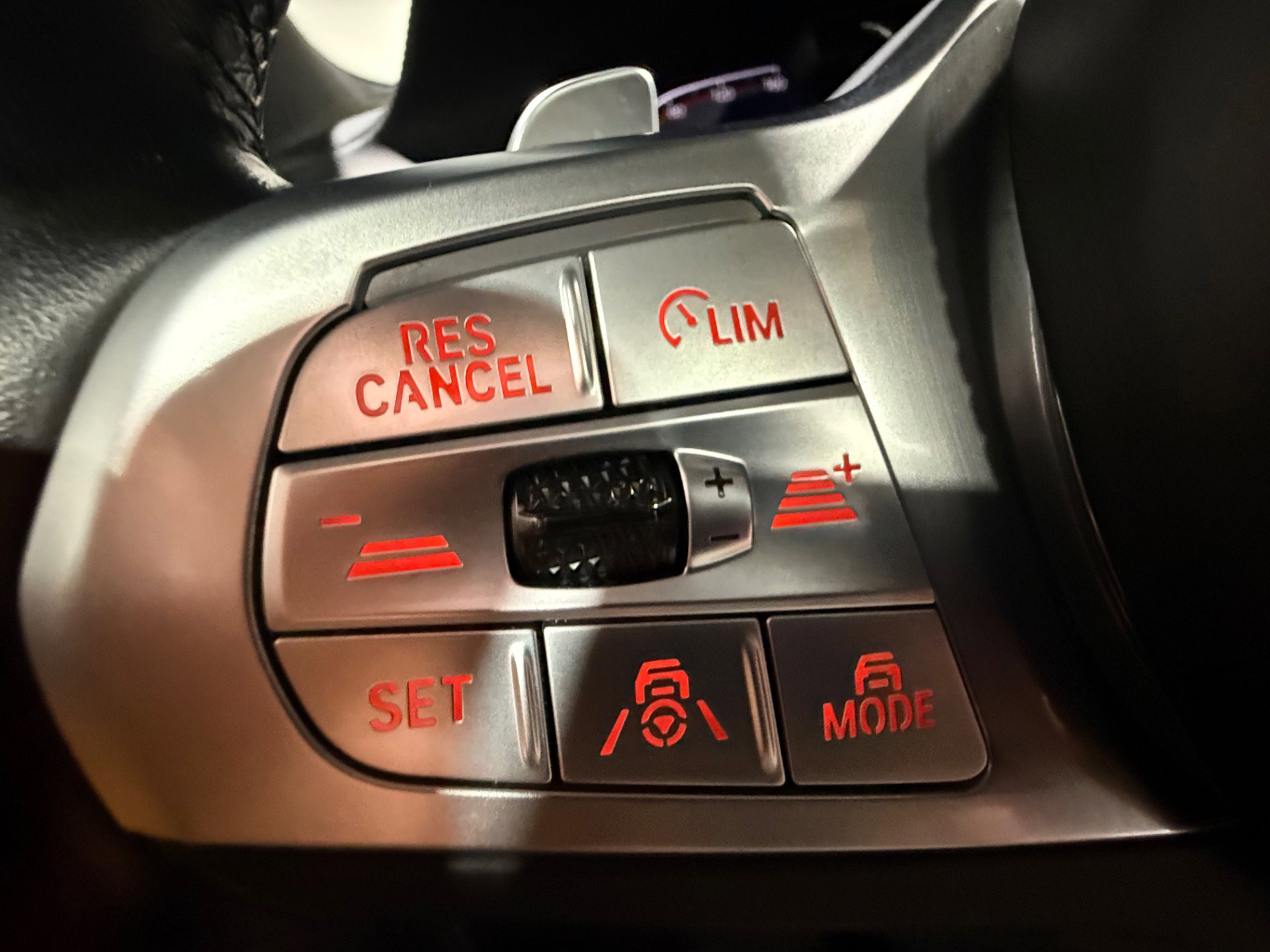 Used 2022 BMW 740i xDrive w/ M Sport Package image 40