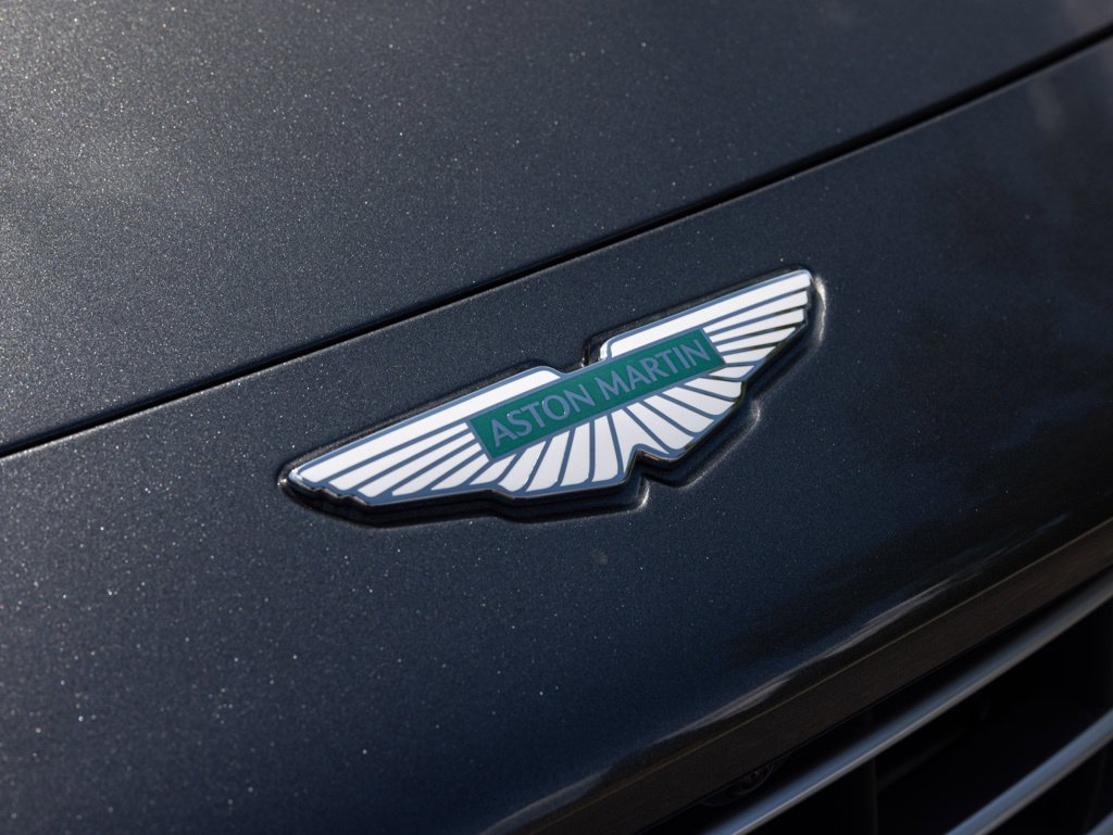 Used 2025 Aston Martin V8 Vantage Coupe RWD image 18