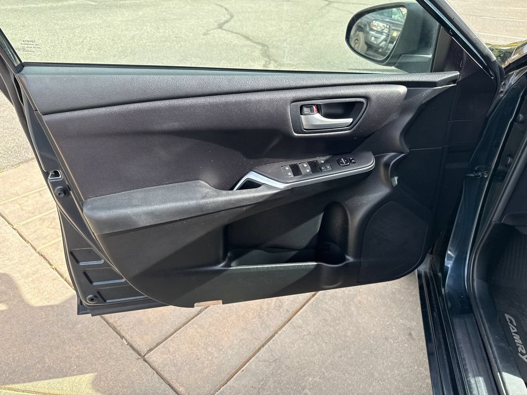Used 2016 Toyota Camry SE FWD image 23