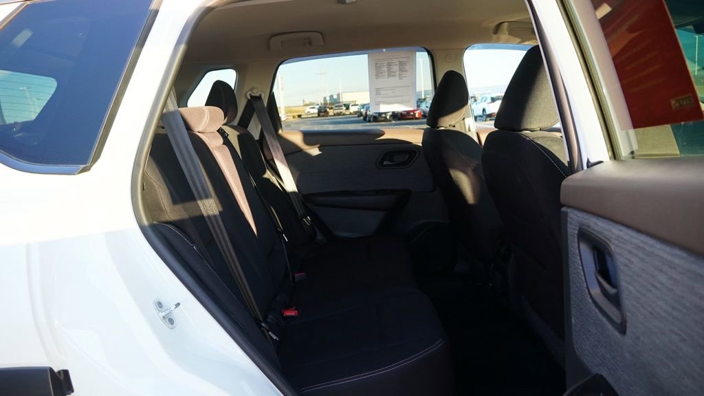 Used 2023 Nissan Rogue S image 18