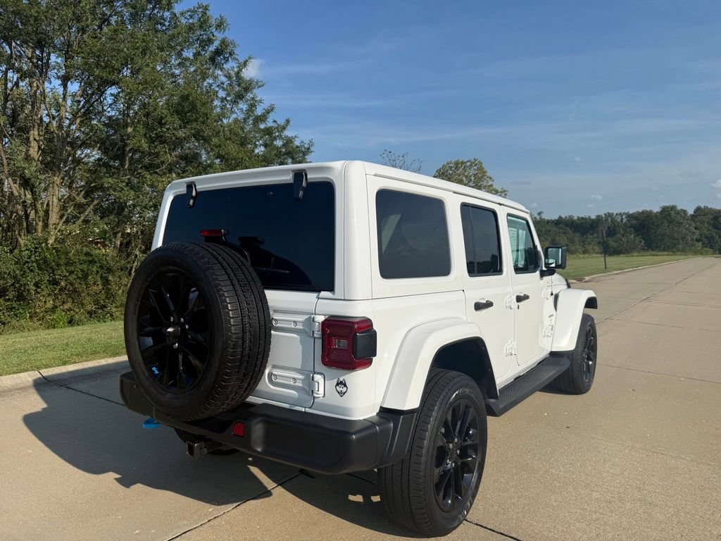 Used 2022 Jeep Wrangler Unlimited Sahara w/ Cold Weather Group AWD/4WD image 3