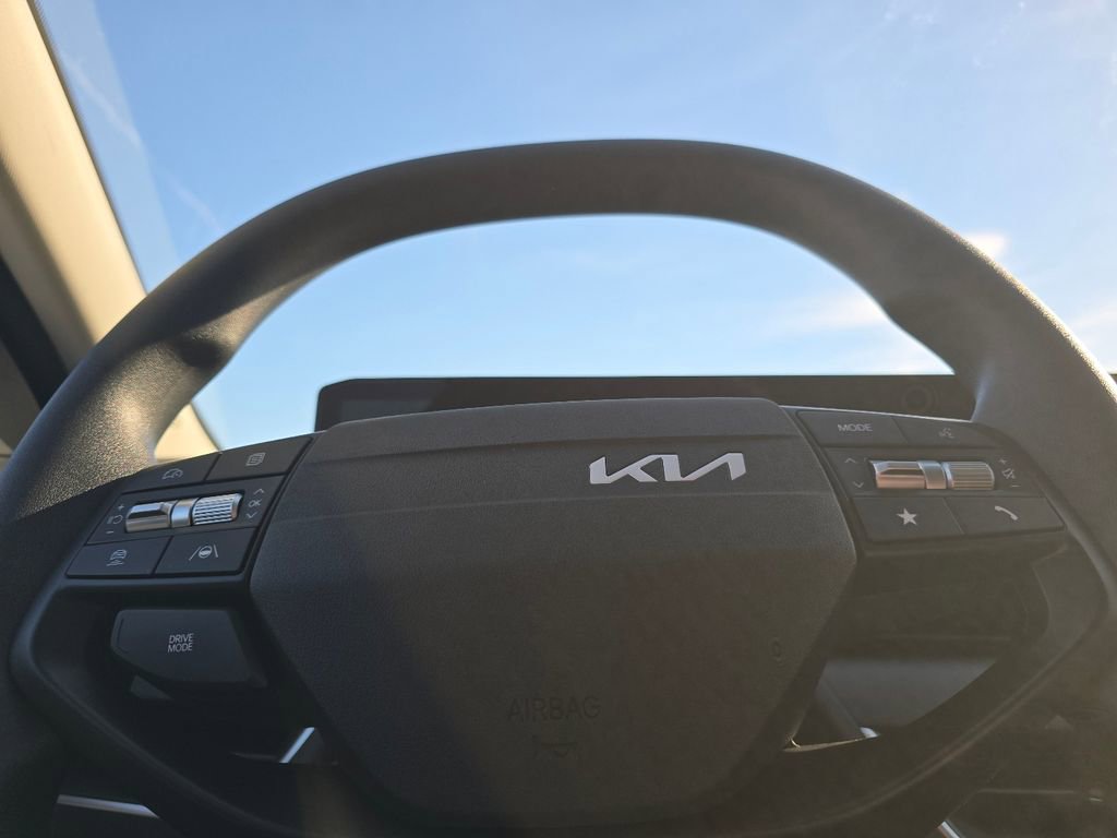 New 2025 Kia K4 LXS image 23