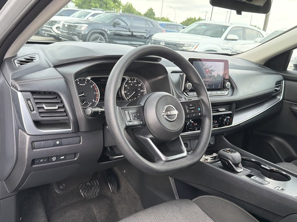 Used 2024 Nissan Rogue SV FWD image 10