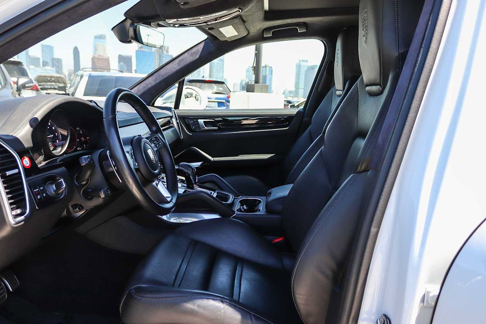 Used 2023 Porsche Cayenne Turbo AWD/4WD image 17