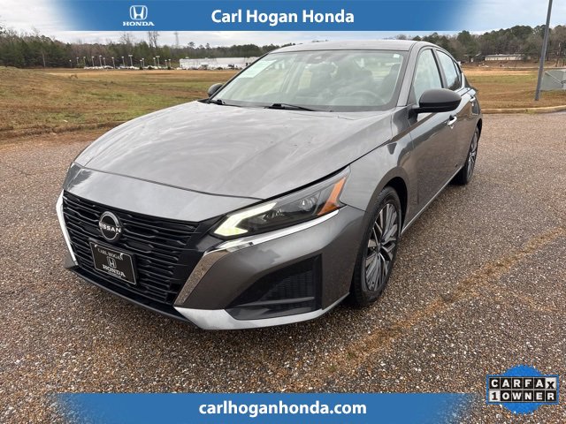 Used 2024 Nissan Altima 2.5 SV image 1