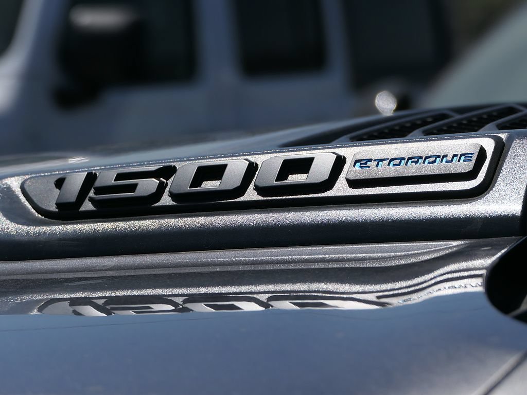 New 2026 RAM 1500 Laramie w/ Night Edition AWD/4WD image 9