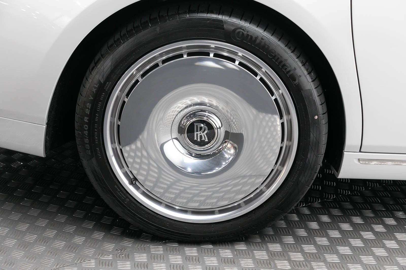 Used 2024 Rolls-Royce Phantom Extended Wheelbase w/ Leather Finishing Pack image 37