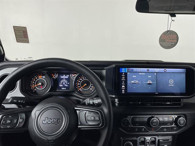Used 2026 Jeep Wrangler Unlimited Sport AWD/4WD image 17
