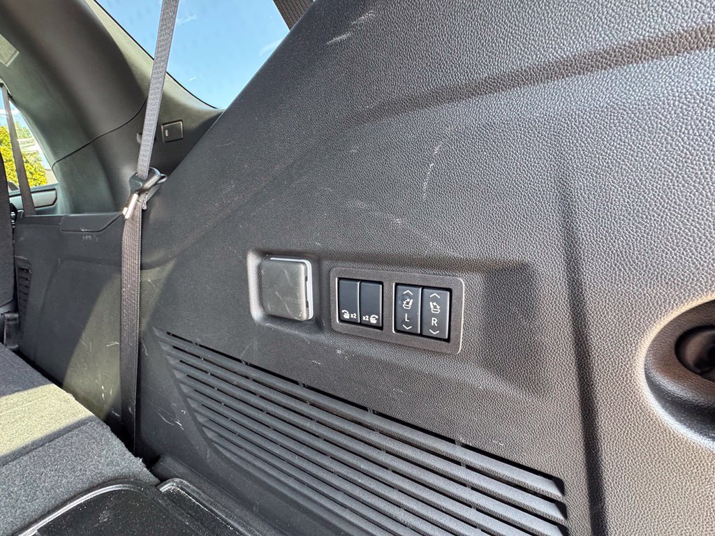 Used 2025 GMC Yukon Denali w/ Denali Reserve Package AWD/4WD image 45