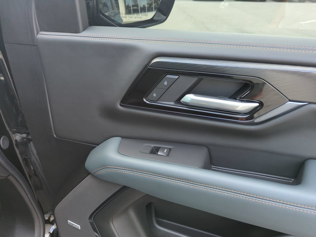 Used 2025 GMC Yukon AT4 w/ AT4 Premium Package AWD/4WD image 38