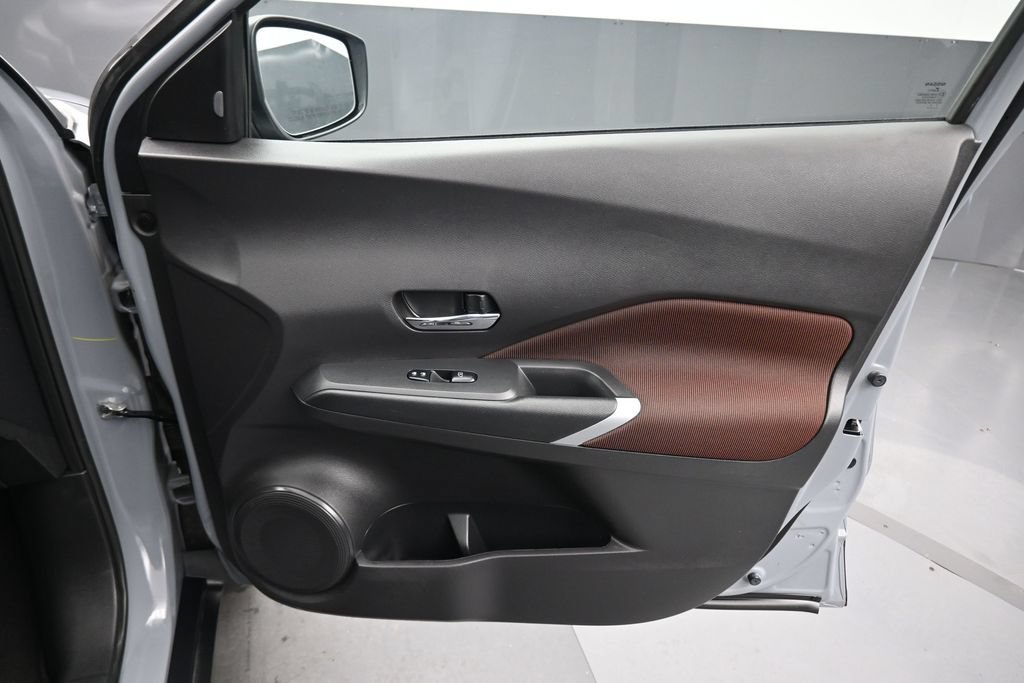 Used 2023 Nissan Kicks SR FWD image 38