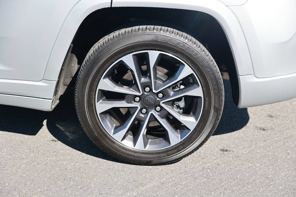Used 2023 Jeep Grand Cherokee Overland w/ Advanced Protech Group III AWD/4WD image 10