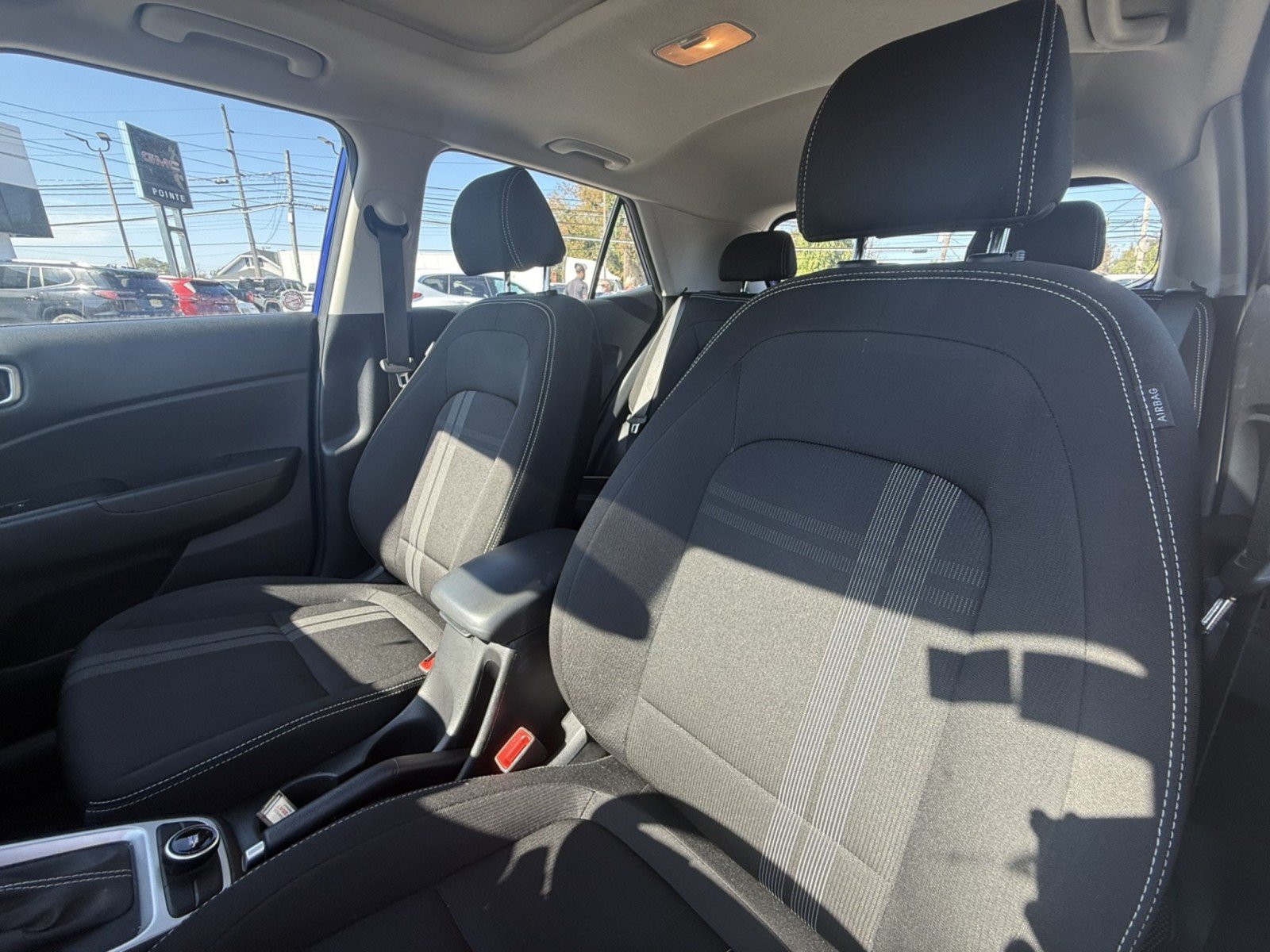 Used 2025 Hyundai Venue SEL FWD image 10