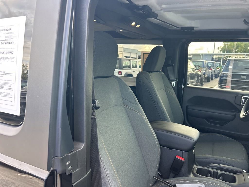 Used 2025 Jeep Wrangler Sport AWD/4WD image 23