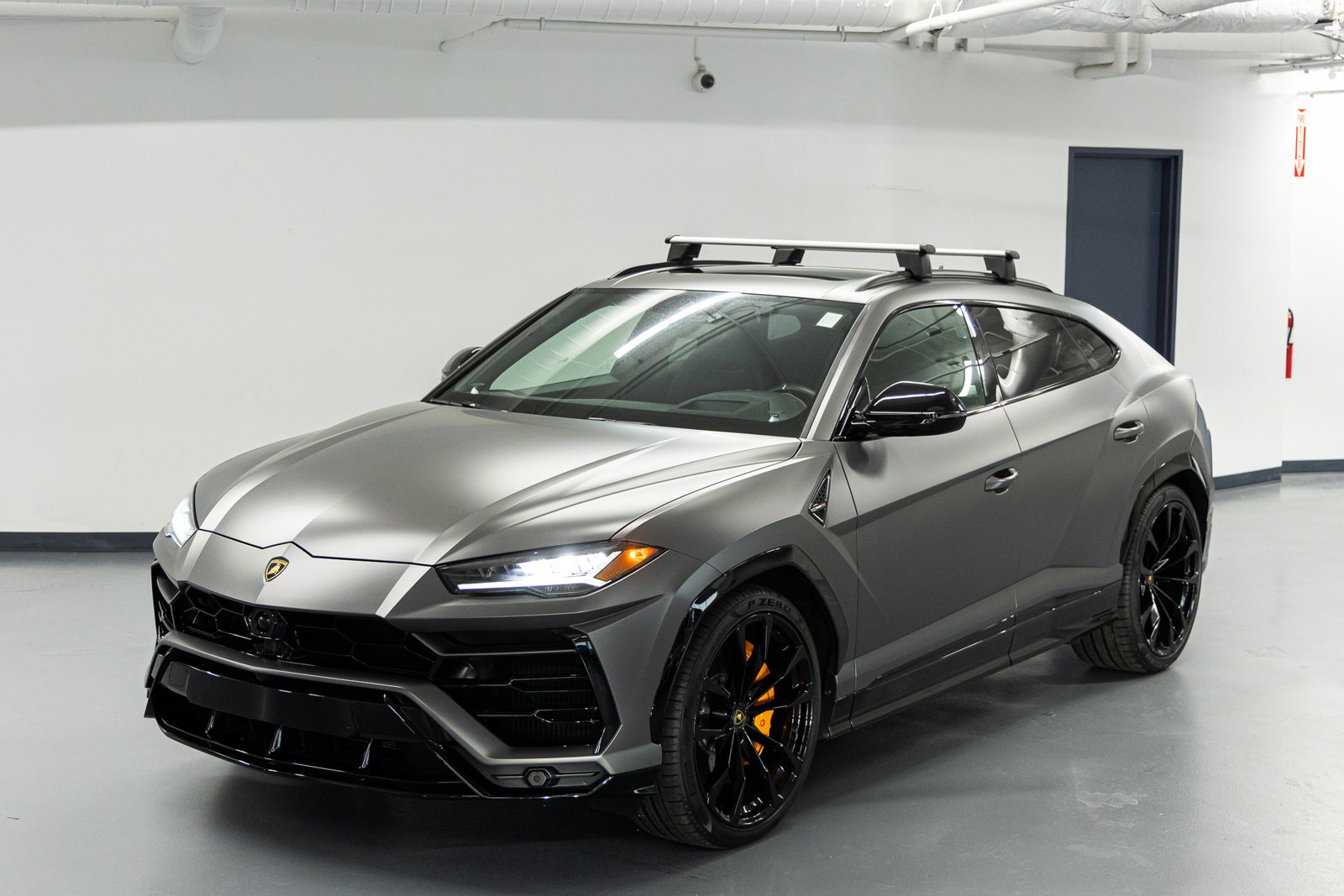Used 2022 Lamborghini Urus AWD/4WD image 3
