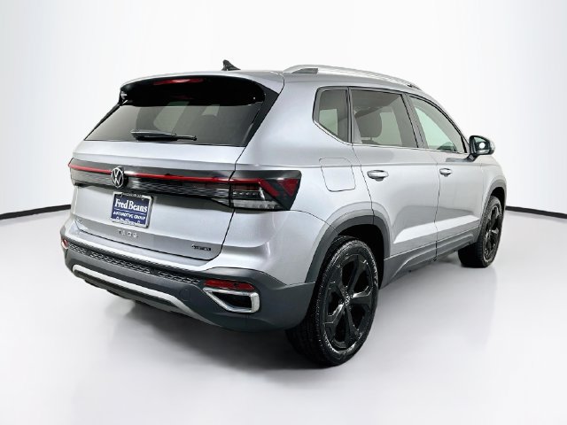 Certified 2025 Volkswagen Taos SEL AWD/4WD image 8