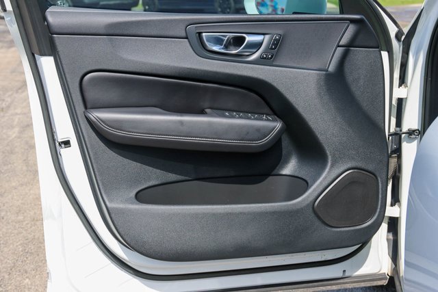 Used 2023 Volvo XC60 B5 Plus w/ Climate Package image 13