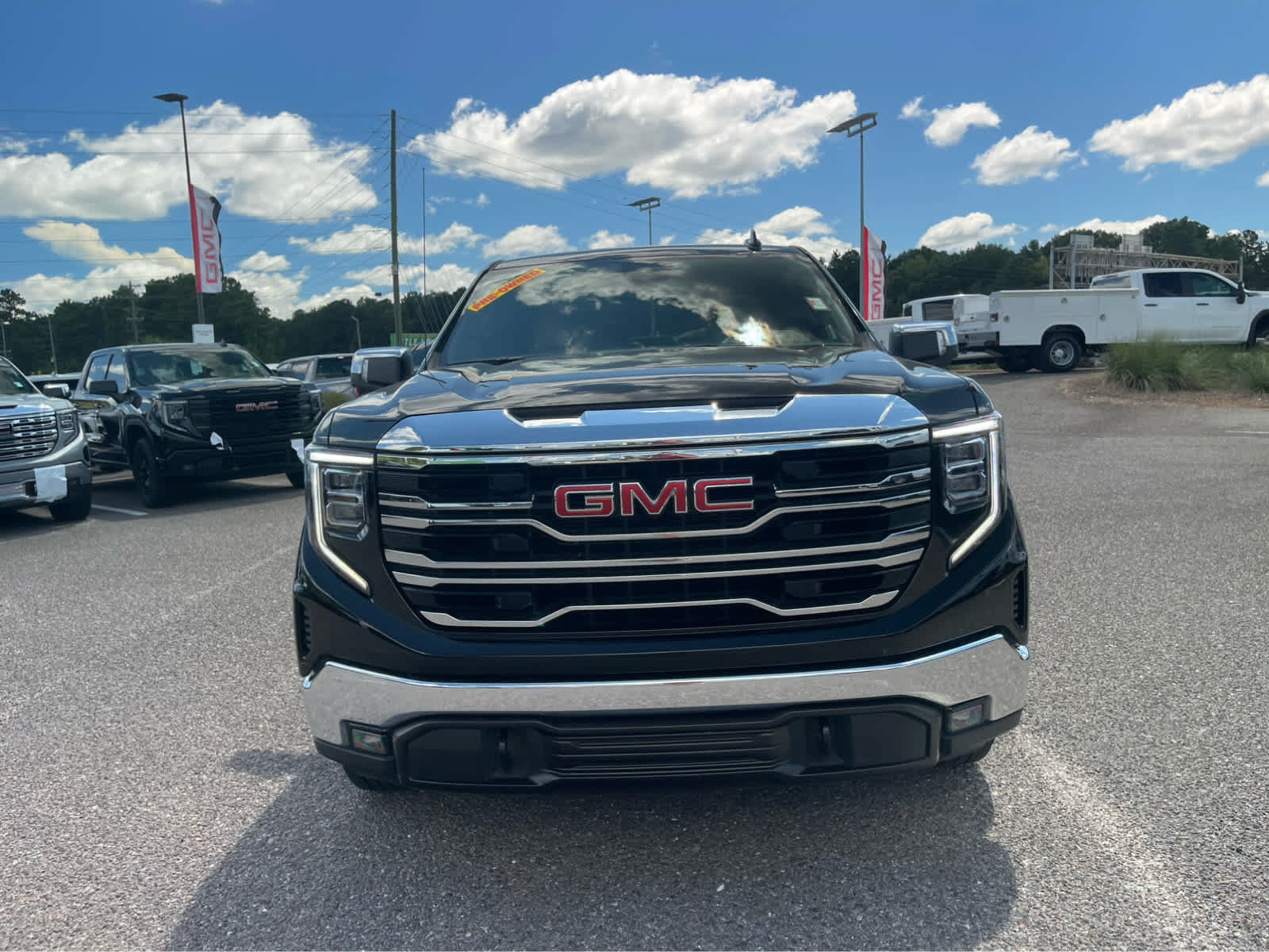 Used 2025 GMC Sierra 1500 SLT AWD/4WD image 2