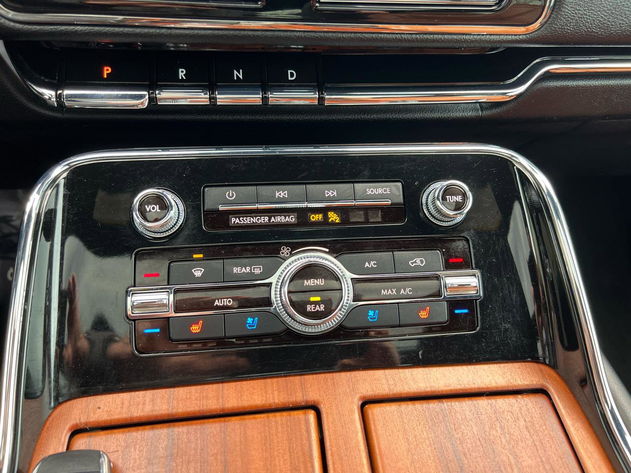 Used 2019 Lincoln Navigator Reserve image 28