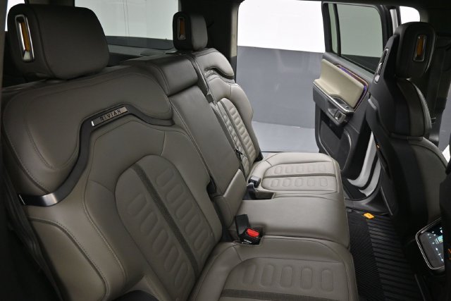 Used 2023 Rivian R1S Adventure Dual AWD/4WD image 25