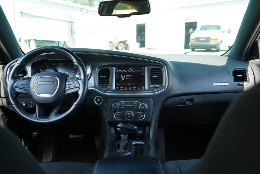 Used 2017 Dodge Charger R/T w/ Blacktop Package RWD image 10