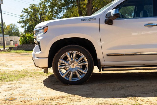 Used 2022 Chevrolet Silverado 1500 High Country w/ High Country Premium Package image 10