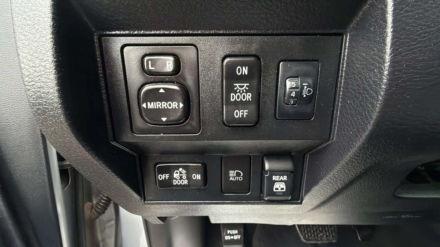 Used 2020 Toyota Tundra SR5 w/ SR5 Convenience Package AWD/4WD image 14
