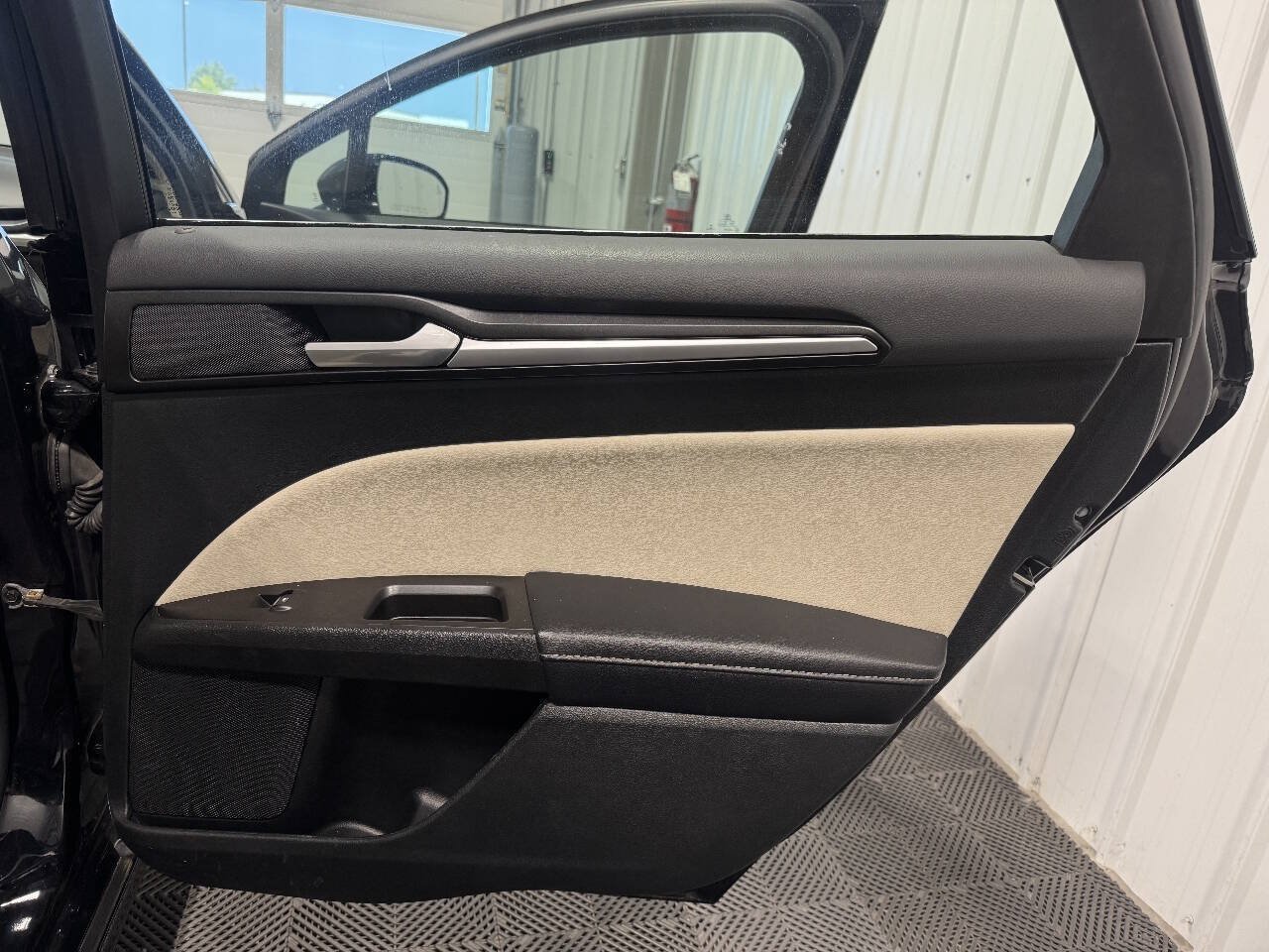Used 2017 Ford Fusion Energi Titanium FWD image 25