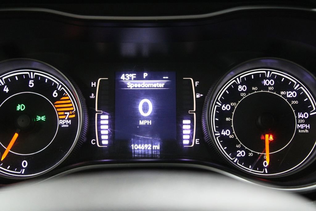 Used 2019 Jeep Cherokee Latitude Plus w/ Comfort/Convenience Group image 19