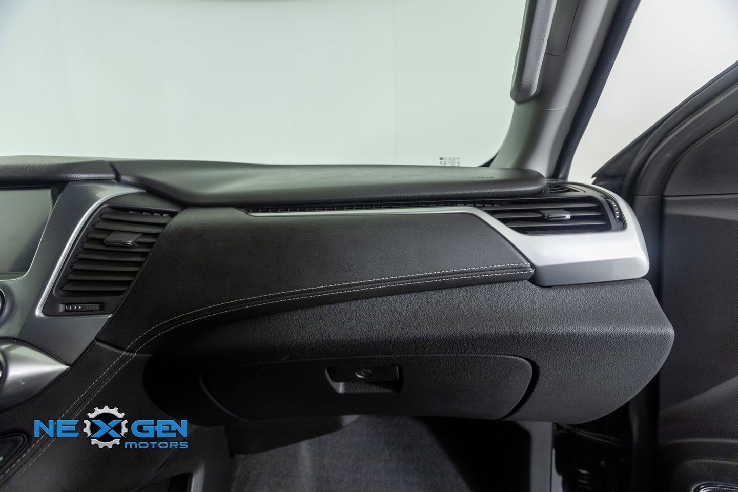 Used 2020 Chevrolet Suburban LT w/ Luxury Package image 43